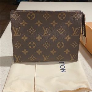 Louis Vuitton toiletry 19 pouch